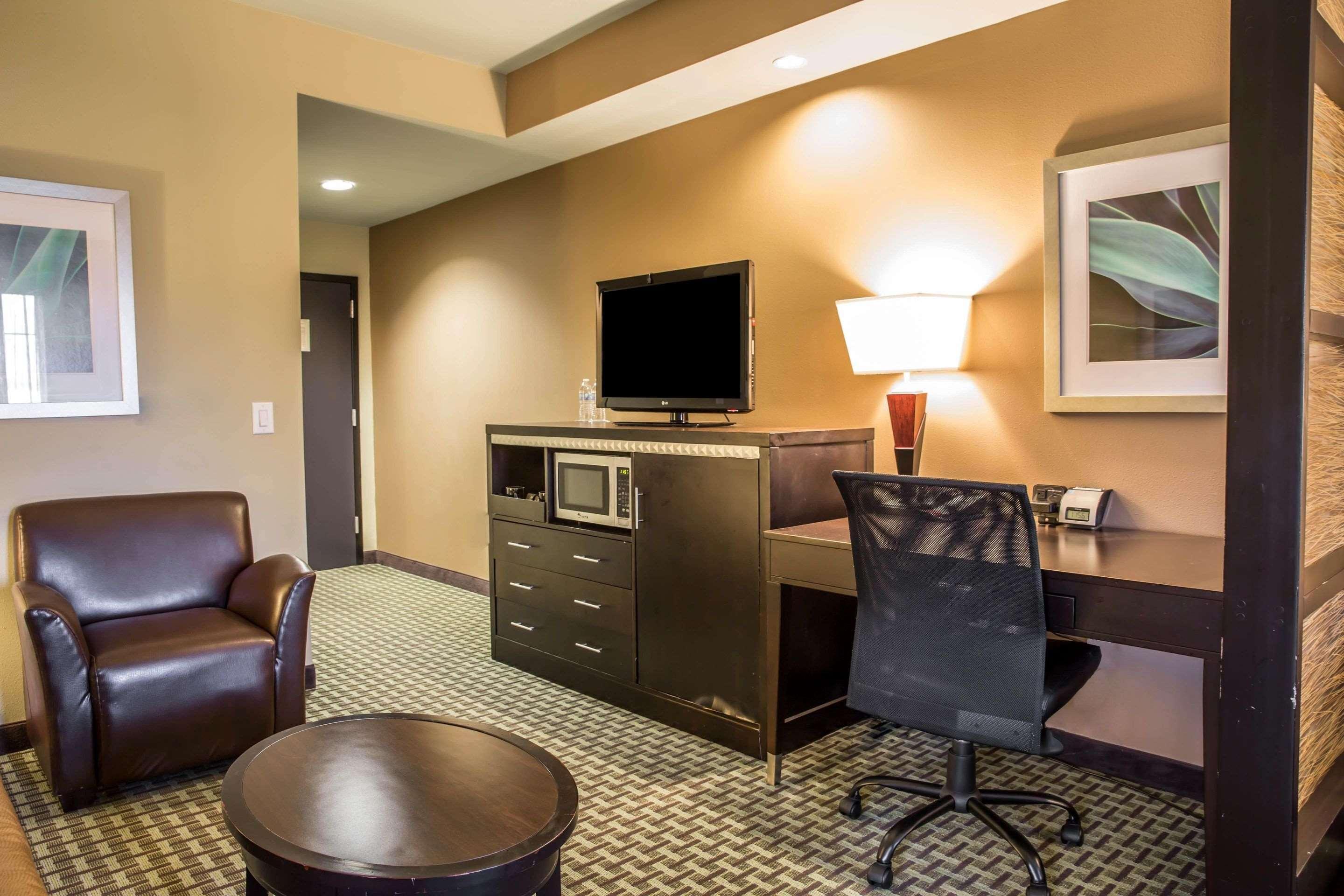 Comfort Suites New Bern Near Cherry Point Exterior photo